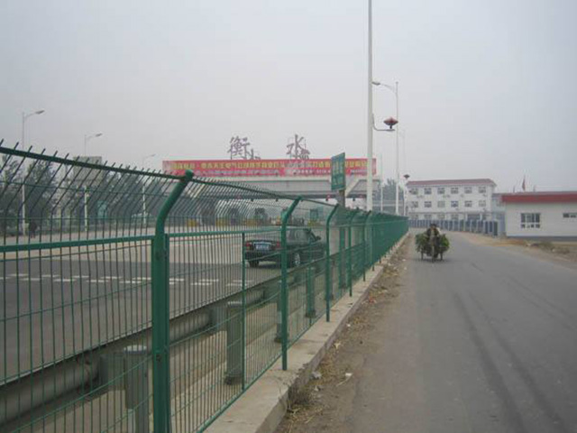 高速公路<a href=http://www.dyjybw.cn target=_blank class=infotextkey>護欄網(wǎng)</a>